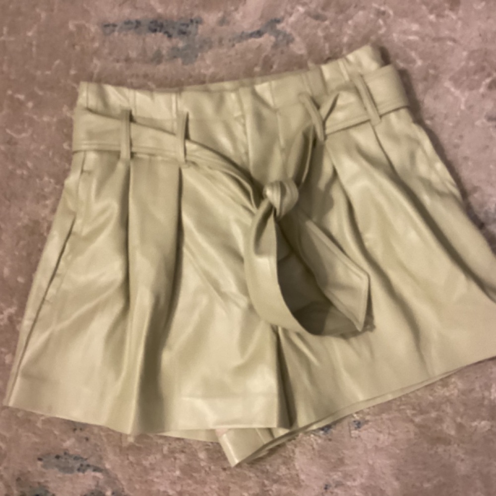 Shorts - Picture 3 of 7
